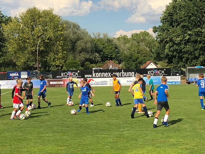 files/LTSV_Bilder/fussball/Jugend Fussball/E3 beim Training mit dem DFB-Mobil.jpeg